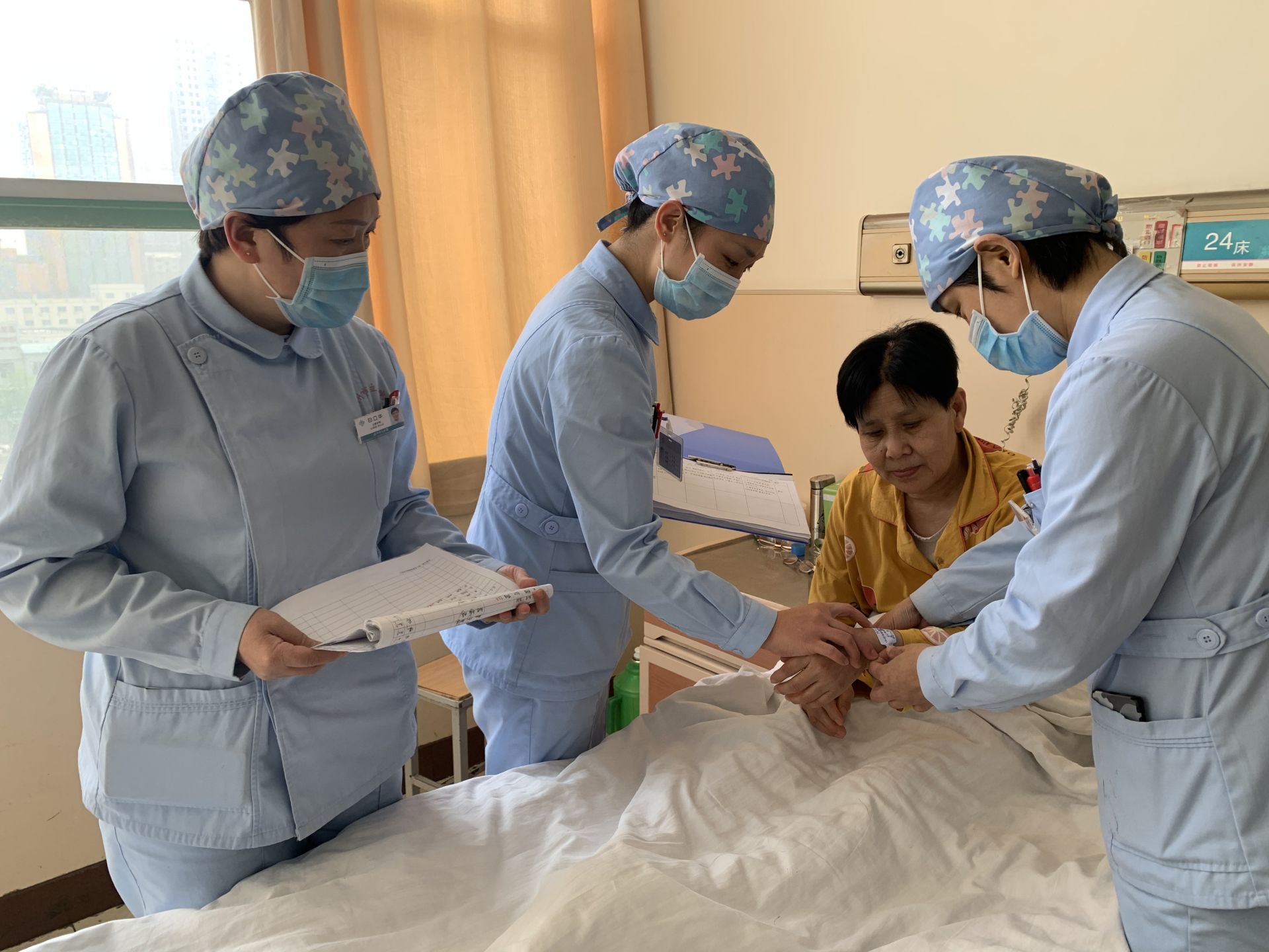 山东省抗击新冠肺炎疫情先进个人、德州市立医院心内科护士长白立华：精心救护 助患者身心康健