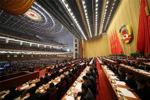 为群众带来实实在在好处的民主——国际社会透过两会看中国民主