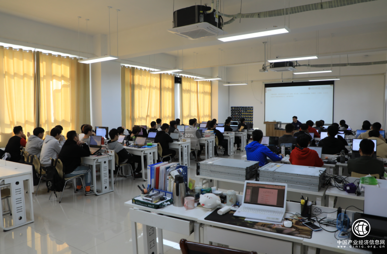 建立成熟的“问题导向”机制，传智专修学院为行业树立发展榜样