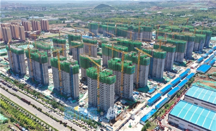 黄金谷安置区二期项目40栋单体主体结构封顶