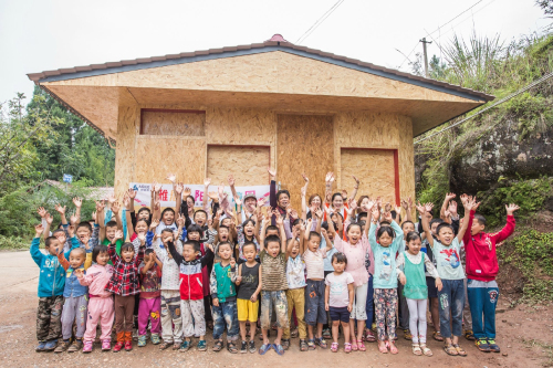 在人生的大海里，有这样一道暖流伴随生长
