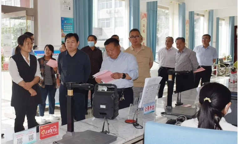 曲阜市人大代表到吴村镇视察优化营商环境工作