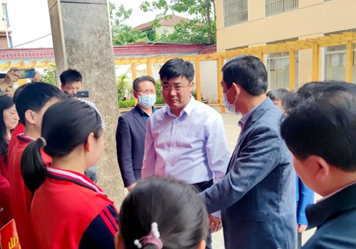 王立军到相关机构看望慰问残疾儿童及一线残疾人工作者