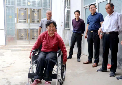郯城县泉源镇：“爱心轮椅”送上门 助残扶弱到心坎