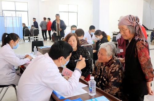 临沂市第三人民医院到高峰头镇开展义诊活动 