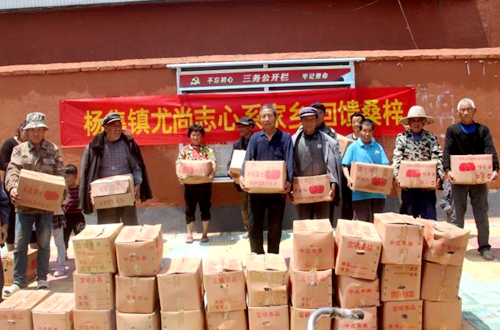郯城县杨集镇尤尚志：创业成功回馈桑梓“爱心苹果”暖村民