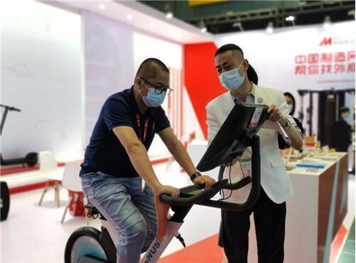 线下展会新玩法 中国制造网代买家看展