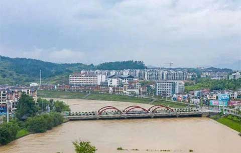 大别山区和沿江江南有暴雨
