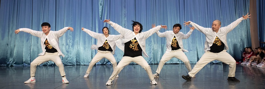 年轻人用街舞也能表现党史故事