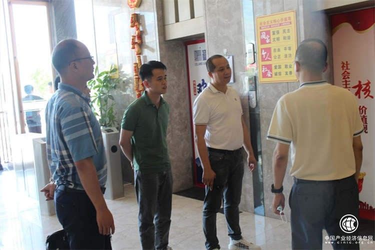 南平市教育局领导、厦大艺术学院教授莅临厦门禾一美术考察交流