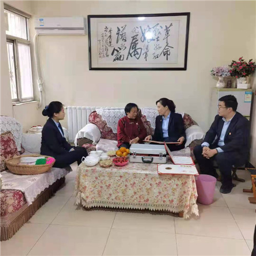 日照银行临沂沂南支行党支部开展“走访沂蒙新红嫂，学习红嫂精神”活动