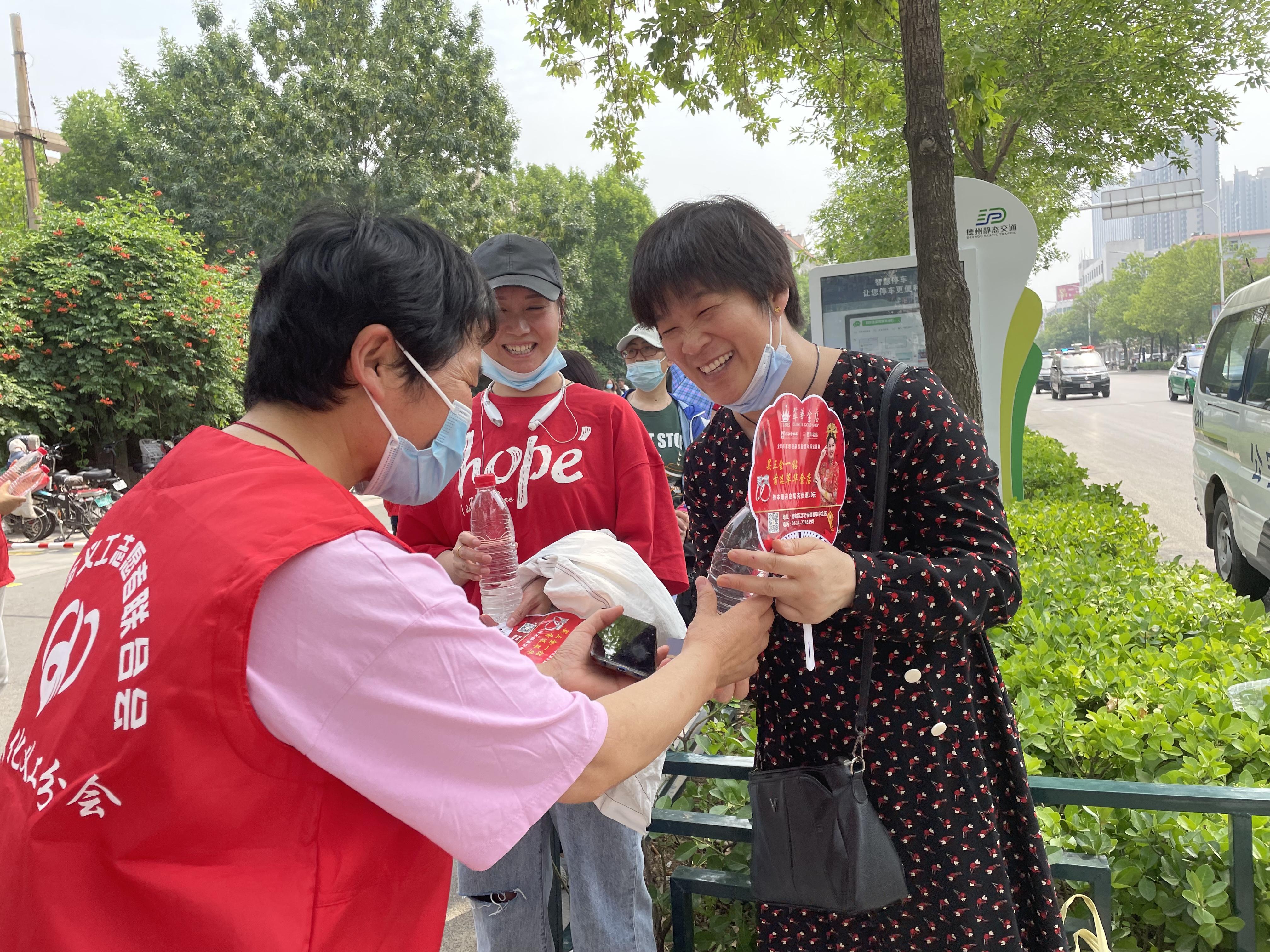 考试进行中，服务一直在！德州市义工志愿者开启7天护航模式
