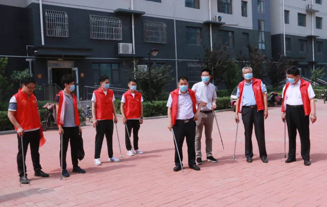 德州市第二人民医院领导带队到牡丹华庭社区督导文明创建工作