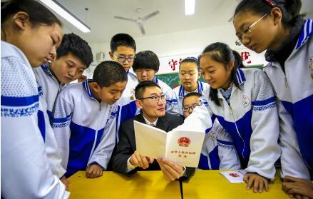 “七五”普法取得重大成就 社会治理法治化水平明显提升