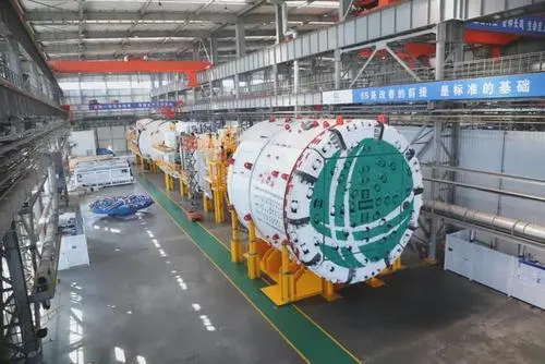 世界首台大直径超小转弯TBM下线