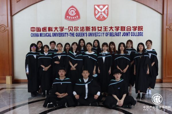 中国医科大学-英国女王大学联合学院(CQC)的线上毕业典礼迎来历届最多的毕业生