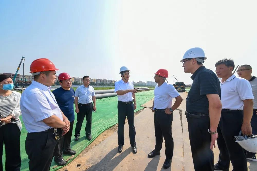 张令华就济宁美丽宜居乡村社区建设暨棚改工作现场办公