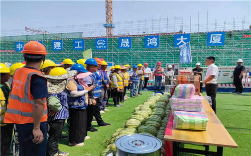 薛城区住建局开展建筑工地夏日送清凉活动