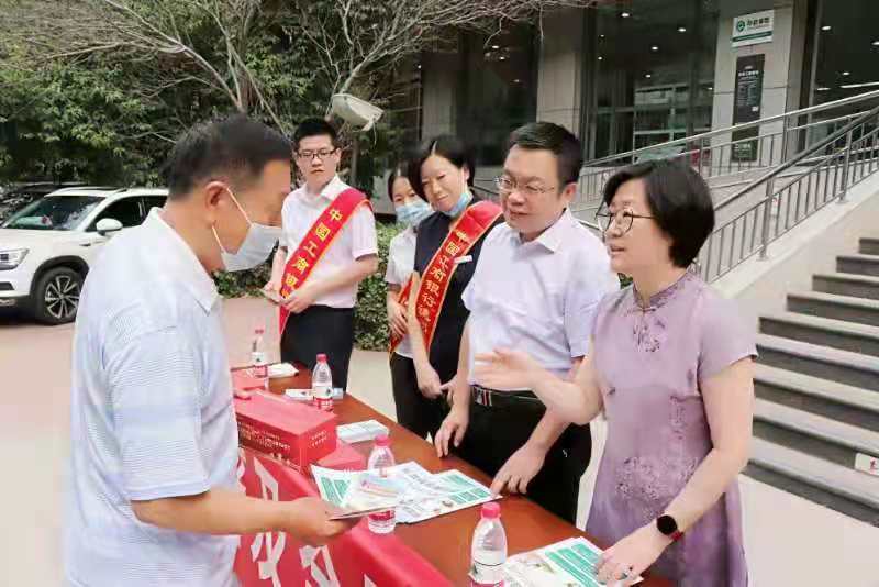 工行德州分行联手人民银行开展普及金融知识、守住“钱袋子”宣传活动