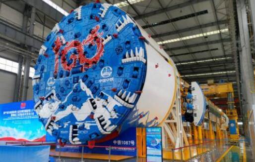 国产首台高原高寒大直径硬岩掘进机下线