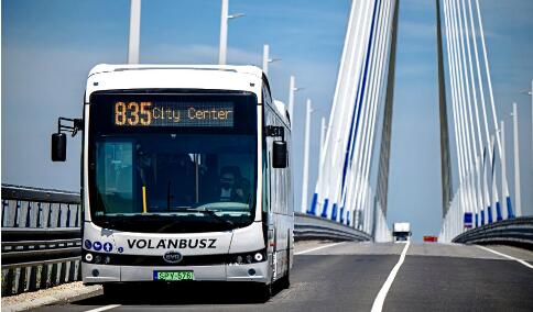 比亚迪交付首辆跨国运营纯电动客车