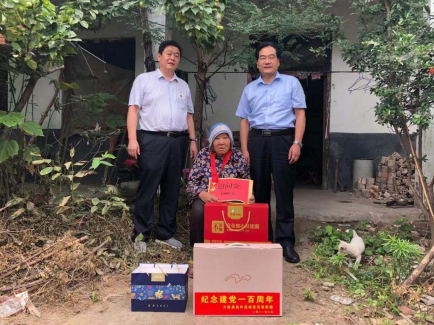 县委常委、宣传部长密长诚到南桥镇开展“七一”走访慰问活动