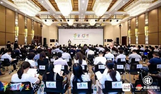 “好空气”VS“烟火气”，他们选择守候在城心养老……