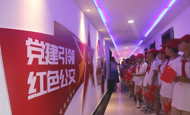 济宁兖州公交公司：流动课堂学党史 校企携手庆百年