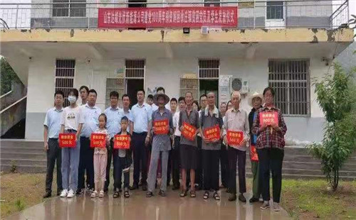 达峰光伏献礼七一 扶贫助困捐赠温暖