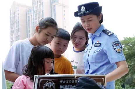 亳州市公安局高新区分局在禁毒日开展法治宣传