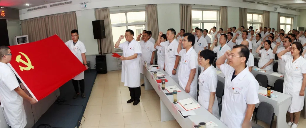 德州市立医院党委书记、院长段立新为全院党员干部讲党课