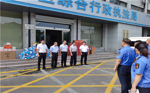 山亭区总工会到山亭区综合行政执法局慰问一线工作人员