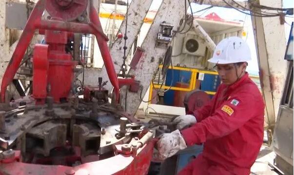 国家级页岩油示范区华H100平台水平井建成