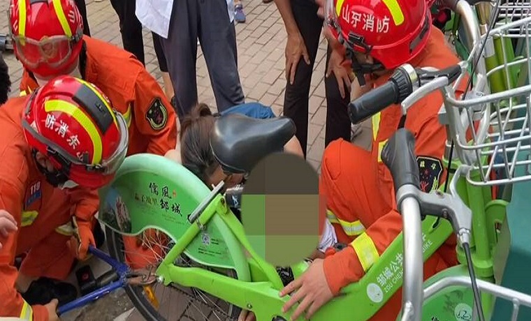 男童手指被挤自行车链 济宁消防紧急救援