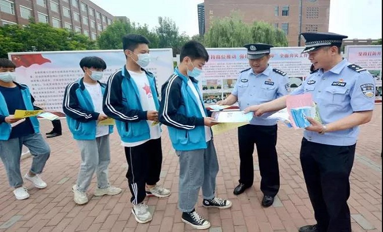 济宁兖州公安开展禁毒反诈进校园宣传活动