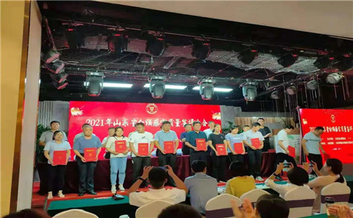 “台庄特曲”，荣获“齐鲁白酒酒体设计优质奖”荣誉称号