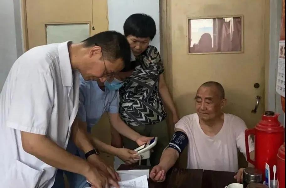 济宁任城区党代表“仁心”医疗服务队扎实开展“我为群众办实事”活动