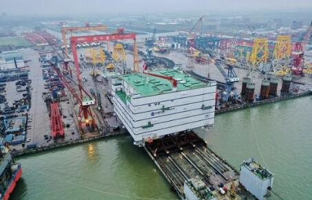 振华重工建造的世界最大、亚洲首座海上换流站发运