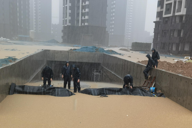 中建八局二公司河南地区项目全力支援抗洪抢险工作