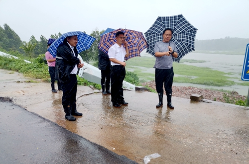 台风“烟花”来袭！郯城县重坊镇防汛抗台在行动