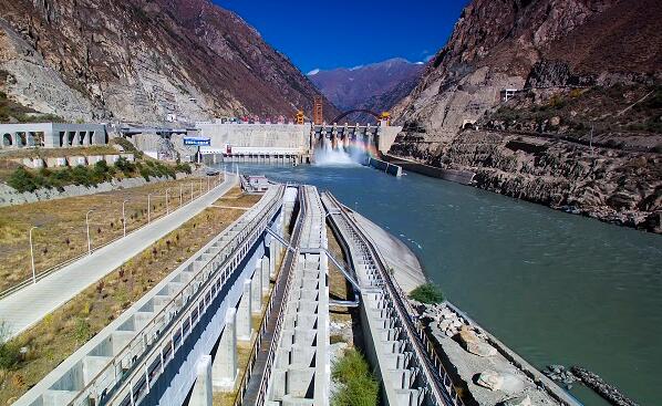 情洒高原 爱满天路——中国华能援藏工作综述