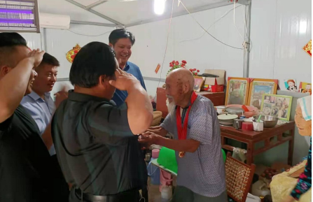 兰陵县南桥镇开展“八一”走访活动