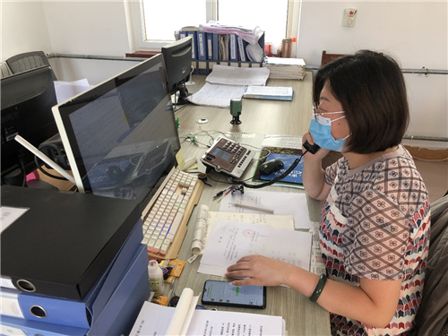 巾帼女将扛起了一面鲜亮的“妇”字号战“疫”旗帜