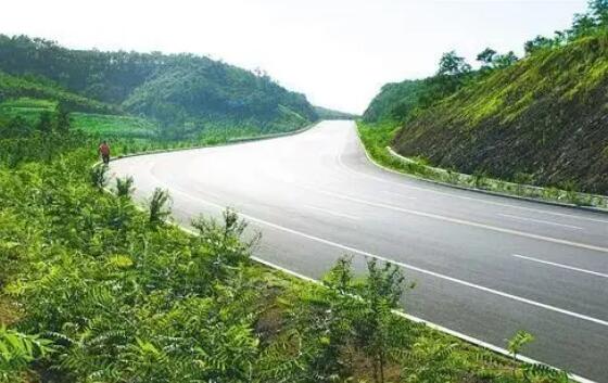 河北隆化：“四好农村路”助力冀北山区乡村振兴