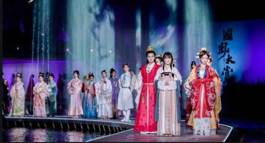 年轻人把传统文化“穿”上身