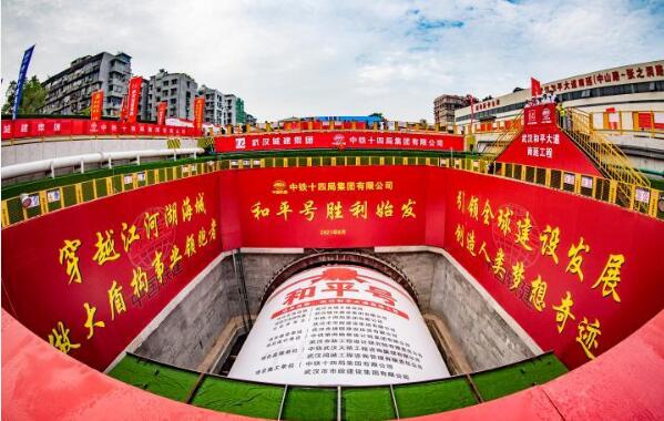 国内最大城市道路单管双层盾构隧道开掘