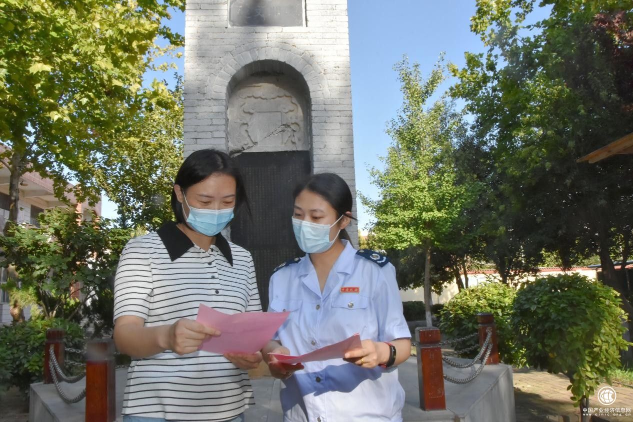 任泽区税务局：献礼教师节 税宣进校园