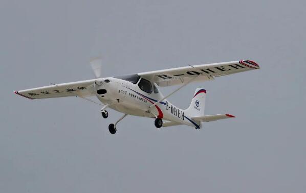 航空工业研制的AG50适航验证机首飞成功