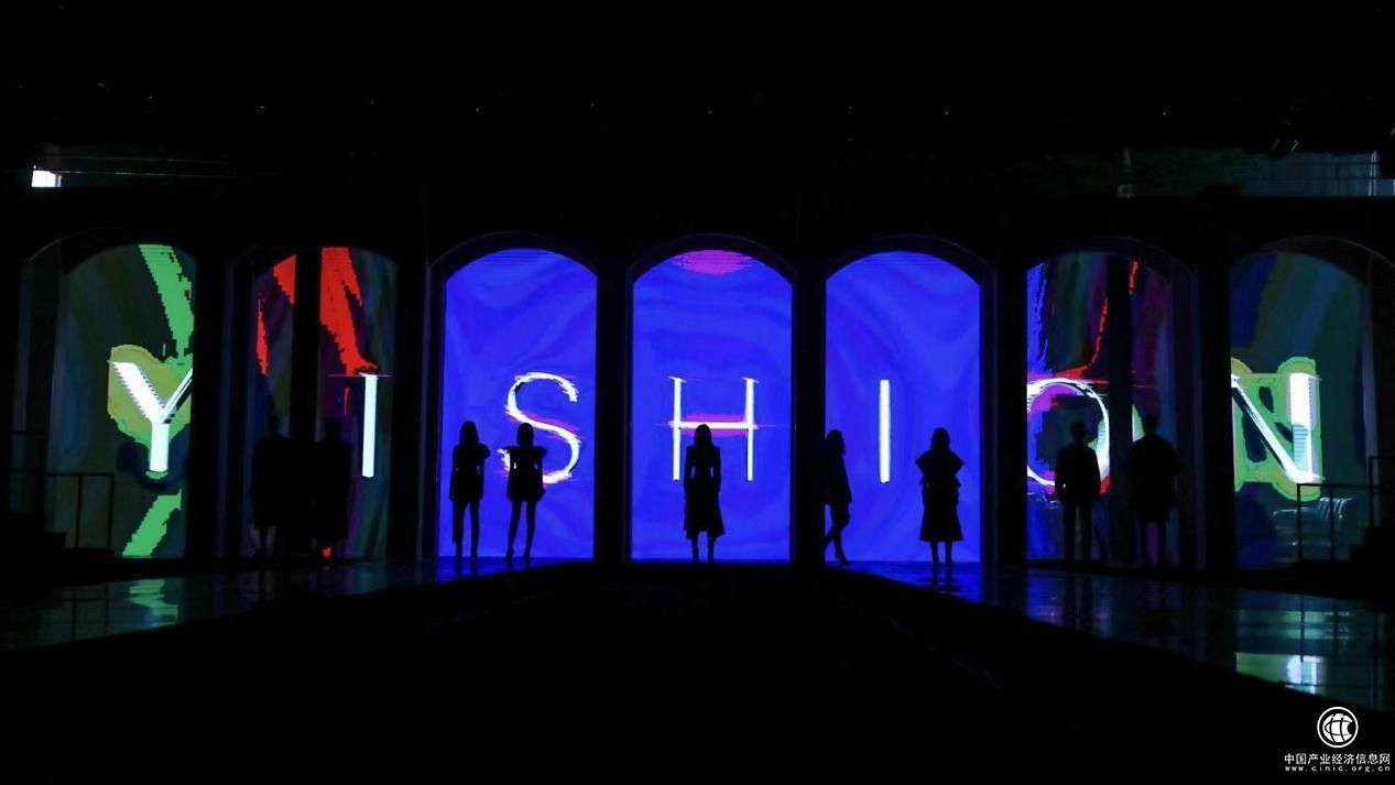 YISHION以纯 2022春夏时装秀 一场时空穿行者的穿越