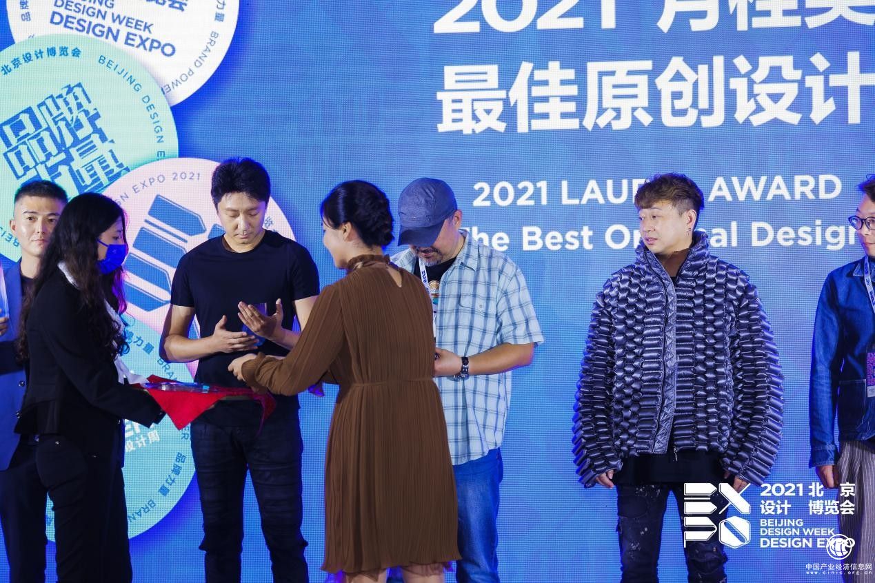 这个月桂奖的新星，想让全宇宙青年实现喝酒自由